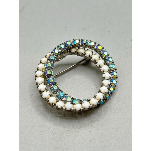 Vintage Rhinestones Wreath Pin Brooch Intersecting Circle White Blue Rhinestones - Picture 4 of 8